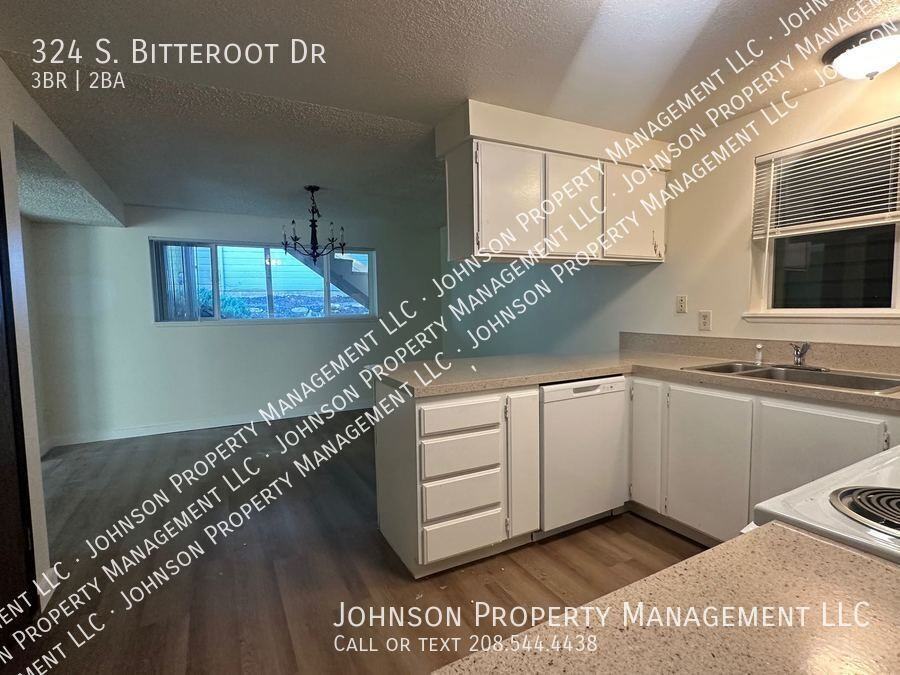 324 S Bitteroot Dr - Photo 4 of 15