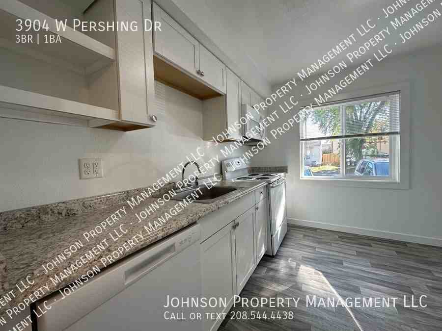 3904 W Pershing Dr - Photo 5 of 18