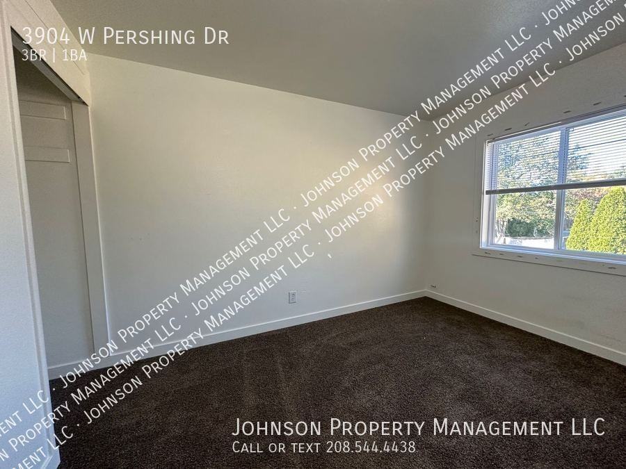 3904 W Pershing Dr - Photo 7 of 18