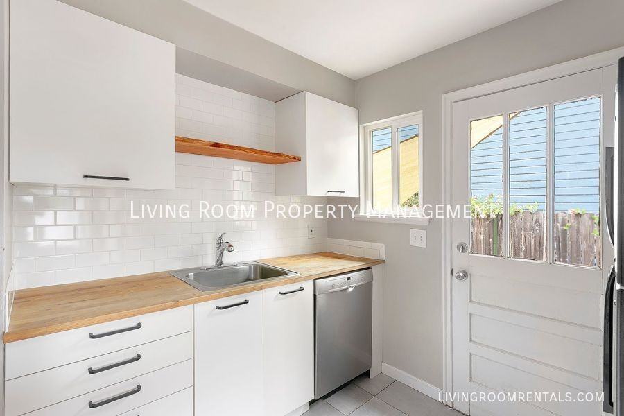 6118 Se Reedway St - Photo 5 of 14