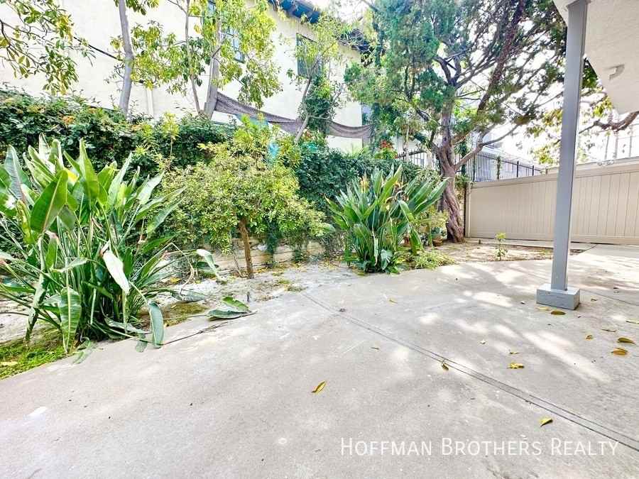 814 N Edinburgh Ave #7 - Photo 5 of 13