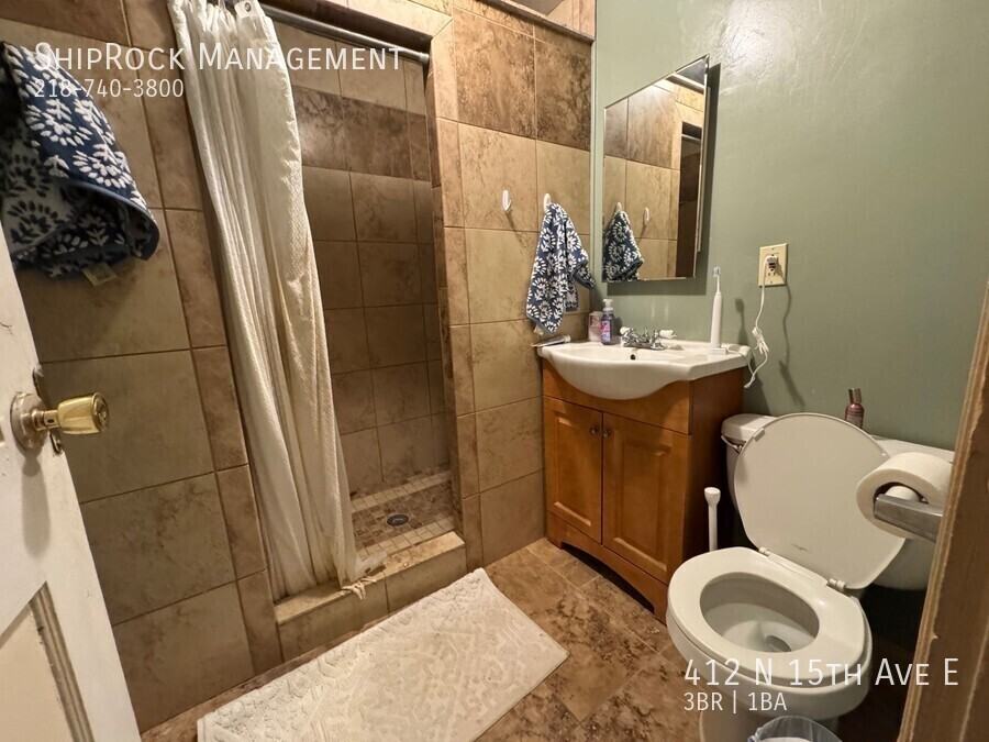 412 N 15th Ave E - Photo 3 of 11