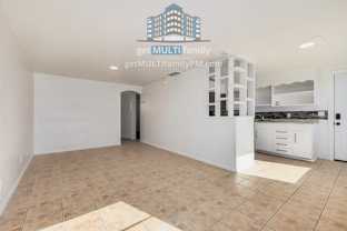 1402 W Mercer Ln #1 - Photo 1 of 1