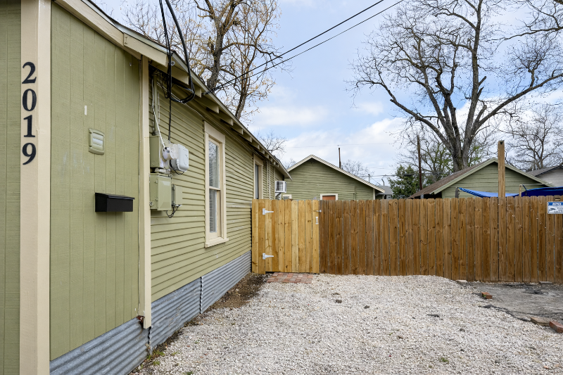 2019 Beaver Ln - Photo 2 of 12