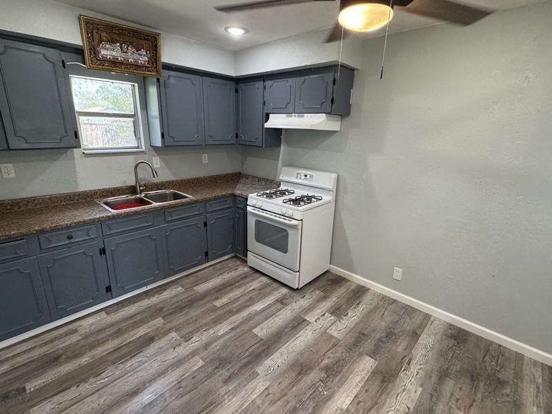 504 2nd St - Photo 4 of 12