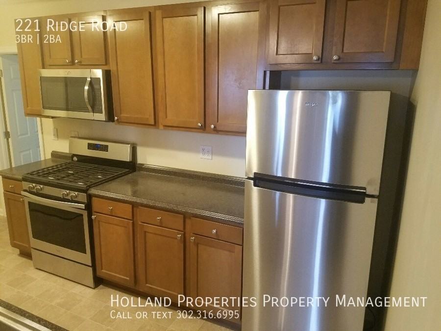 221 Ridge Rd - Photo 2 of 11