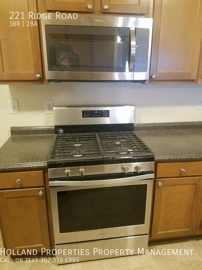 221 Ridge Rd - Photo 3 of 11