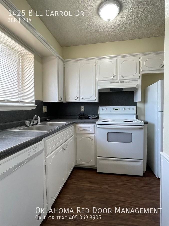 1425 Bill Carrol Dr - Photo 3 of 20