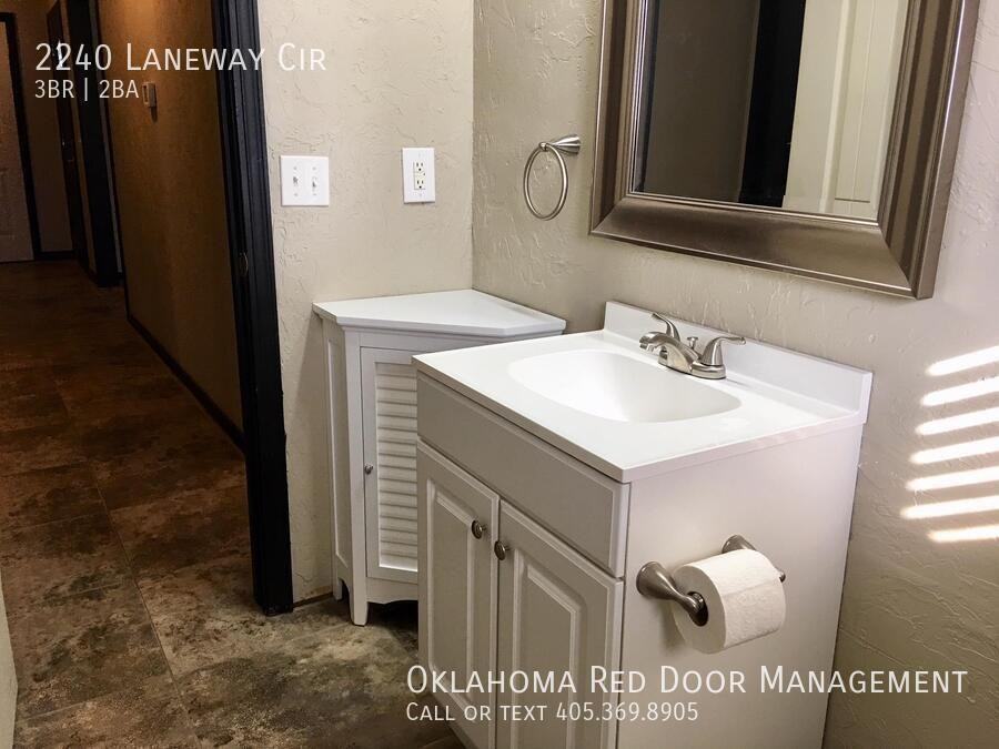 2240 Laneway Cir - Photo 5 of 9