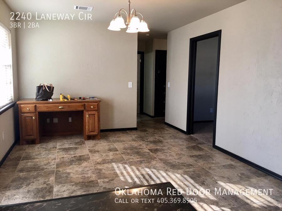 2240 Laneway Cir - Photo 7 of 9