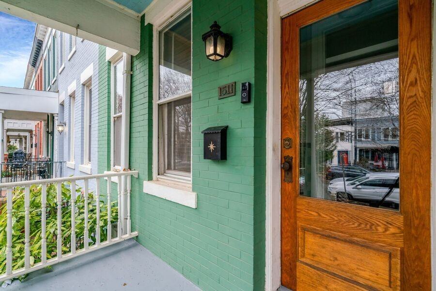 1511 D St Se - Photo 3 of 40