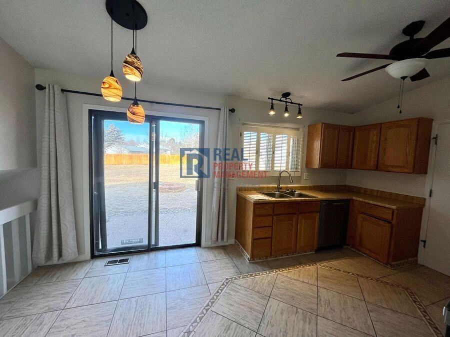 5070 Montebello Pl - Photo 6 of 20