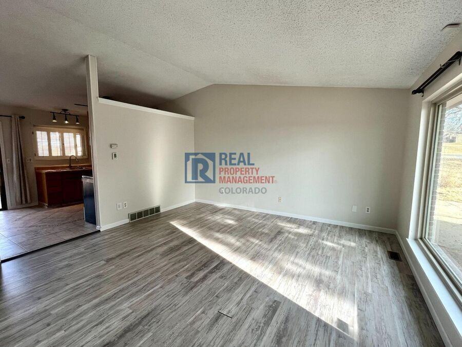 5070 Montebello Pl - Photo 7 of 20