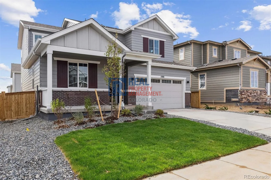 1390 Loraine Cir N - Photo 3 of 31