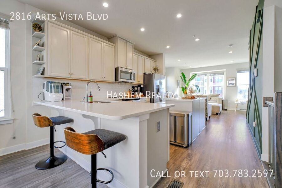2816 Arts Vista Blvd - Photo 2 of 23