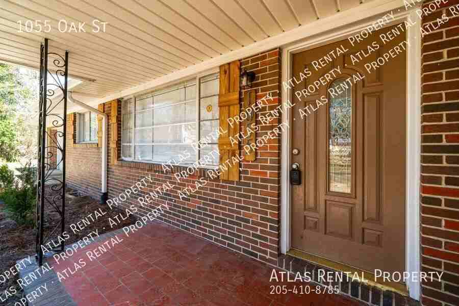 1055 Oak St - Photo 4 of 22