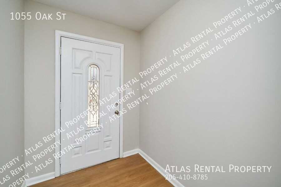 1055 Oak St - Photo 5 of 22