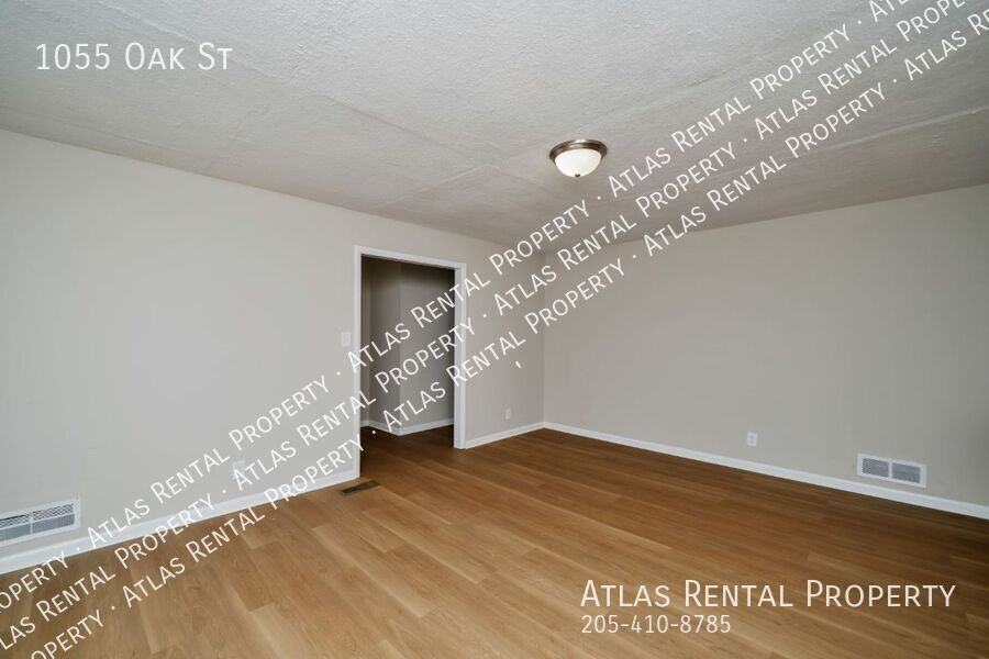 1055 Oak St - Photo 7 of 22