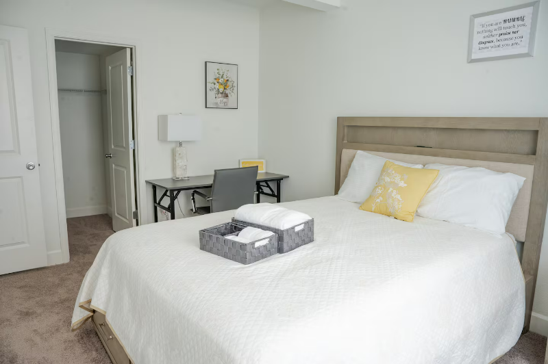 6253 N Liverpool St - Photo 4 of 17