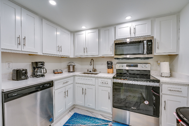 320 Seaview Ct #1002 - Photo 6 of 20