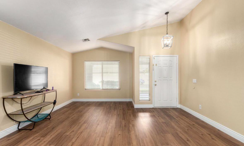 22556 N Haley Dr - Photo 2 of 20