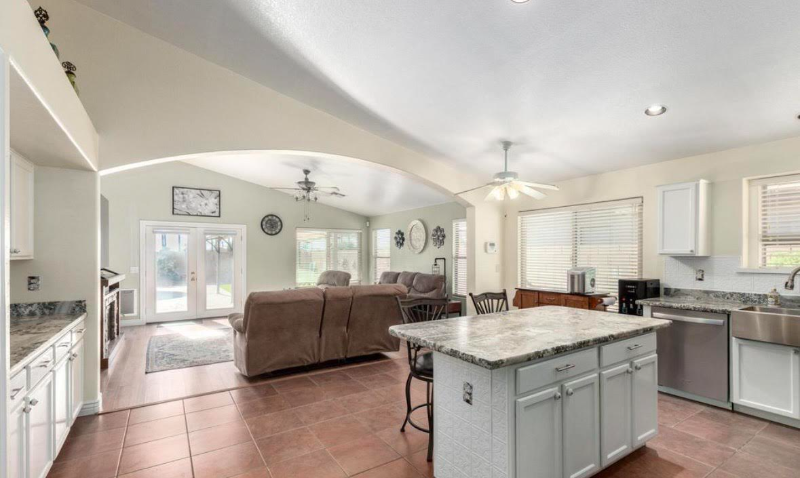 22556 N Haley Dr - Photo 4 of 20