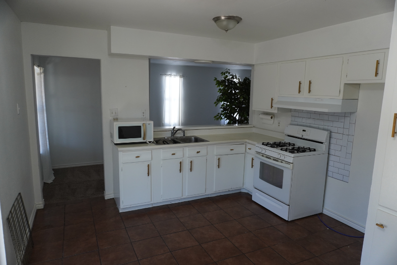 223 Michelle Dr - Photo 7 of 10