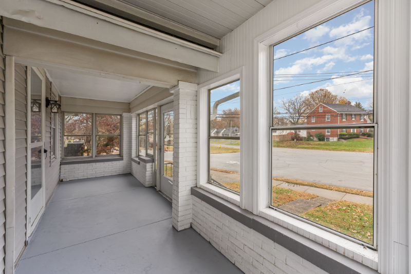 4806 Peachtree Ave - Photo 4 of 16