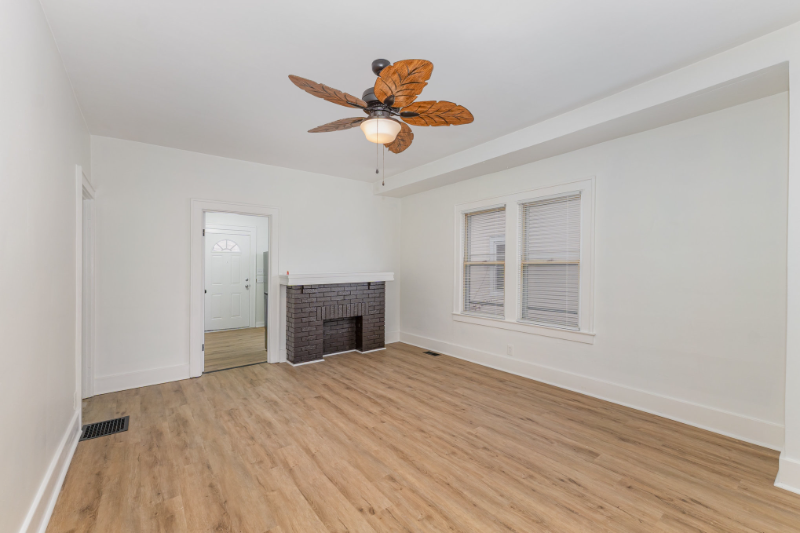 4806 Peachtree Ave - Photo 5 of 16
