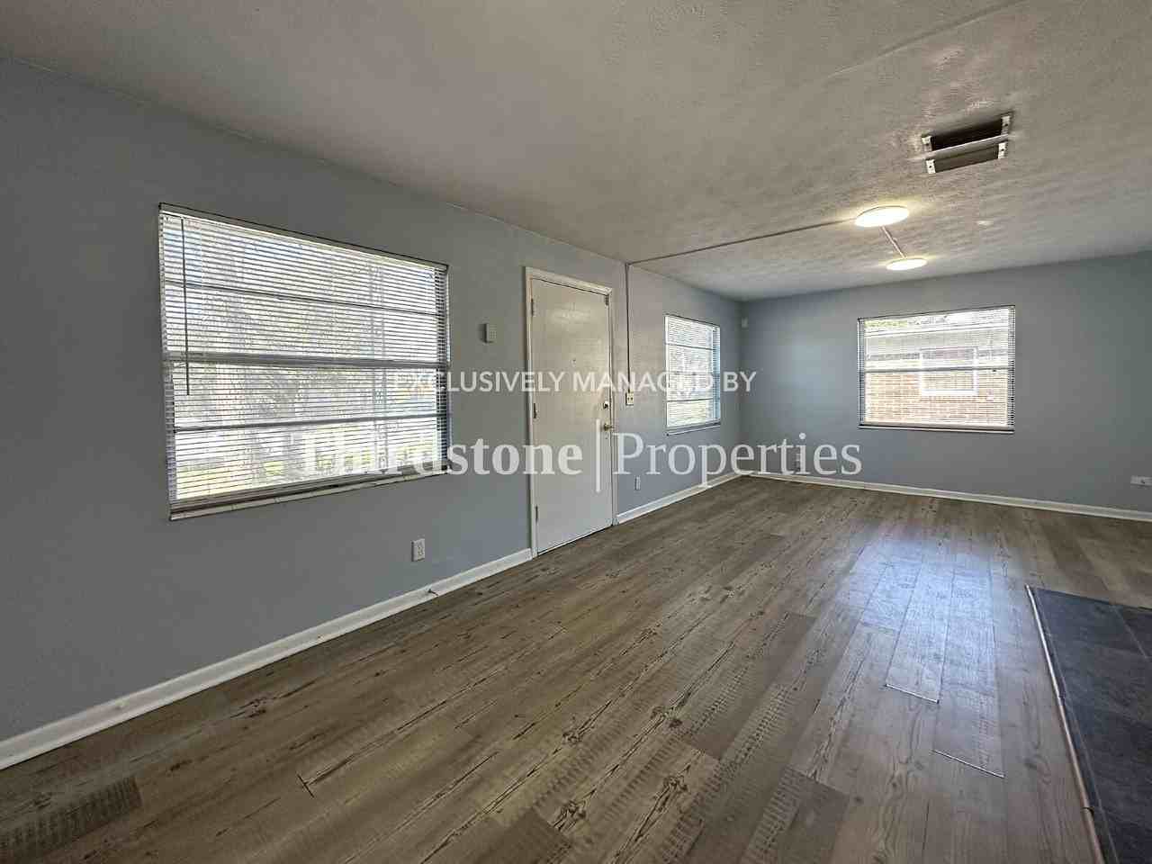 3323 Martha St - Photo 2 of 29