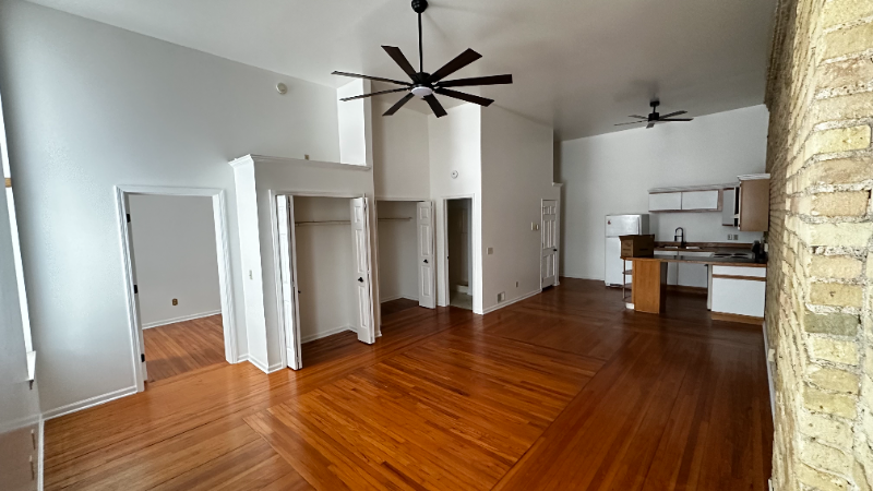 201 N Hamilton St #2 - Photo 3 of 4