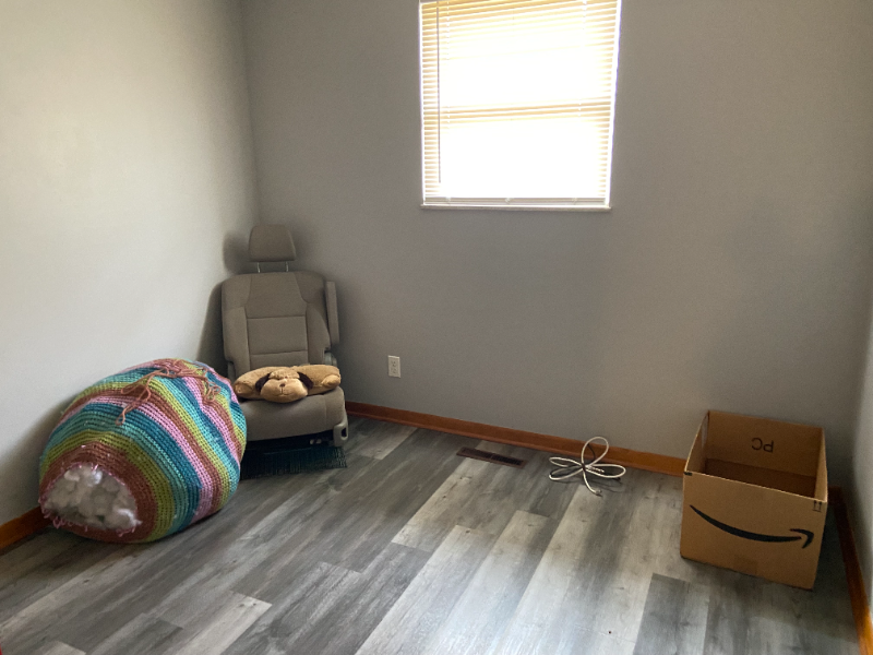 415 E Staat St - Photo 4 of 7