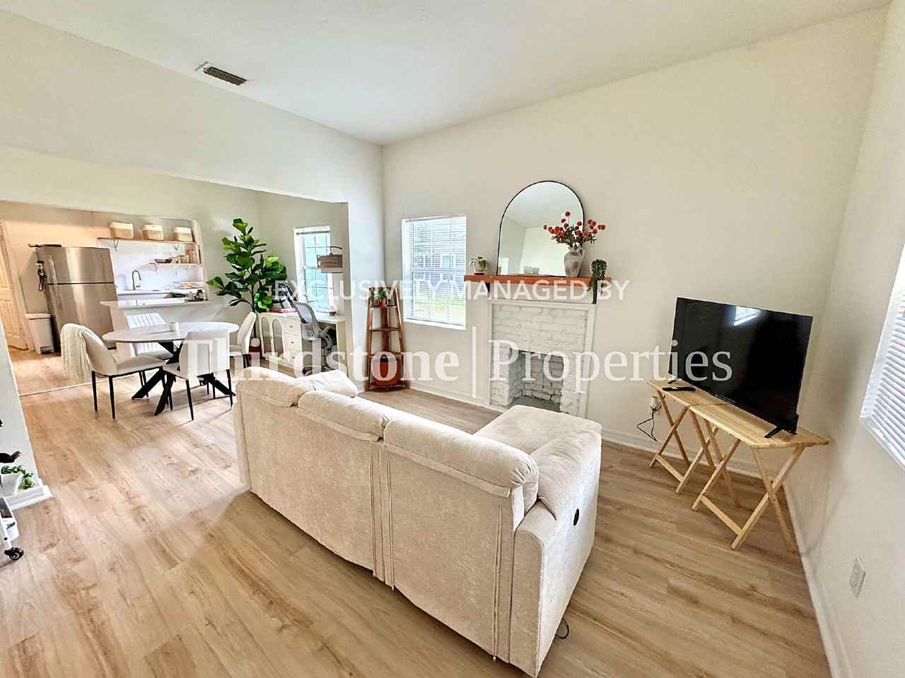 672 Chestnut St - Photo 2 of 18