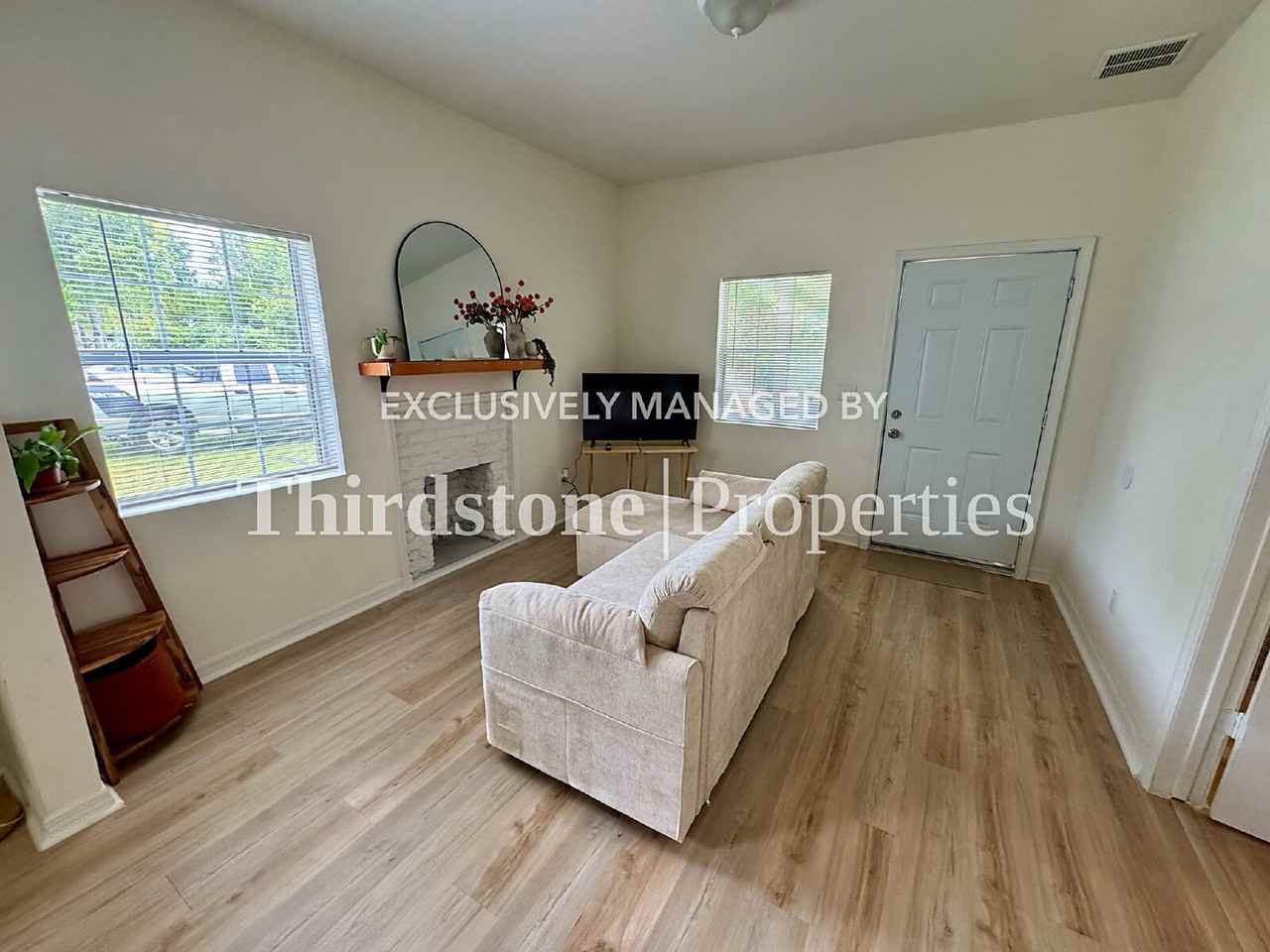 672 Chestnut St - Photo 3 of 18