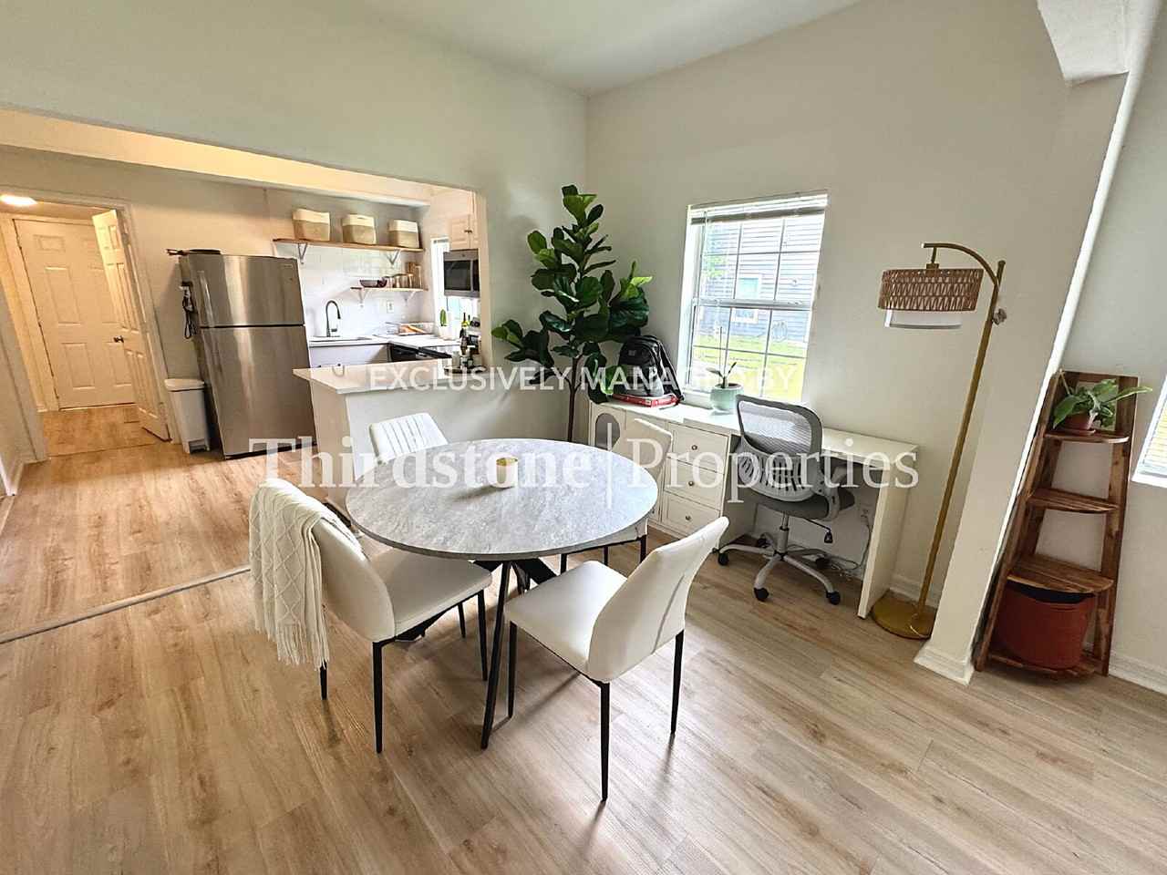 672 Chestnut St - Photo 4 of 18