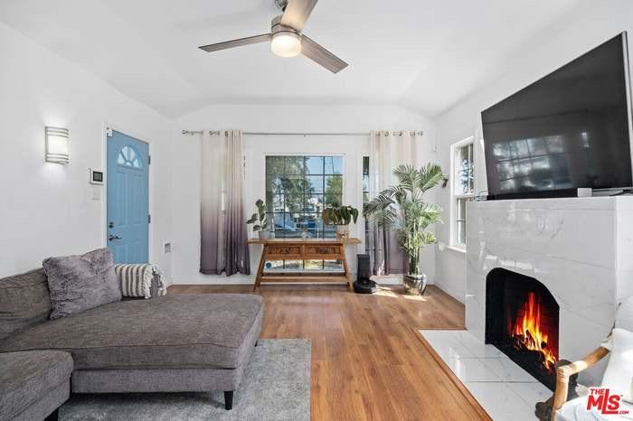 612 W 105th St - Photo 3 of 13