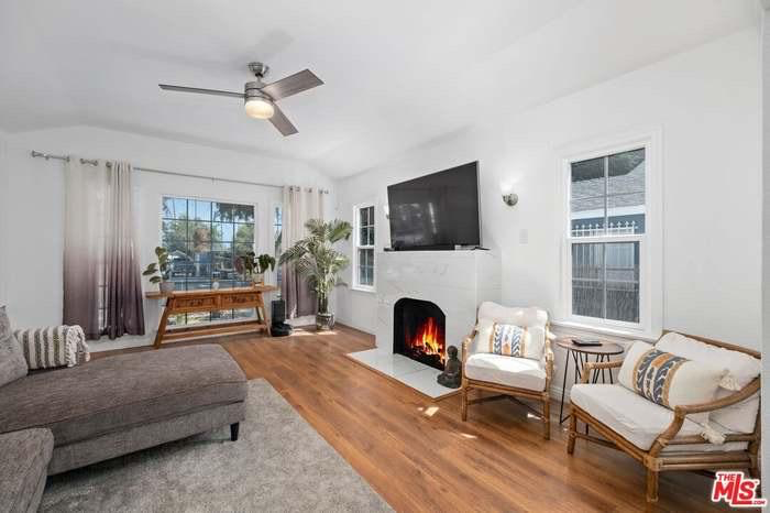 612 W 105th St - Photo 4 of 13