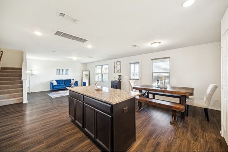 1606 Avocet Way - Photo 4 of 15