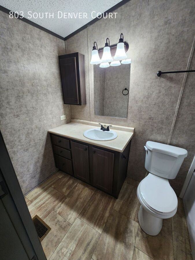 803 S Denver St - Photo 4 of 4