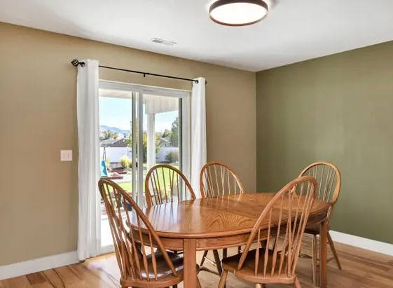 2390 W Henrys Pt Dr - Photo 4 of 9