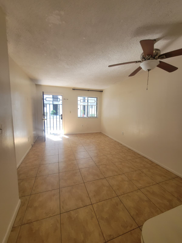 5320 W 21st Ct - Photo 6 of 12