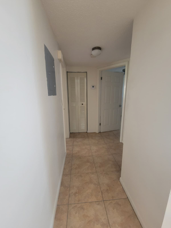 5320 W 21st Ct - Photo 7 of 12