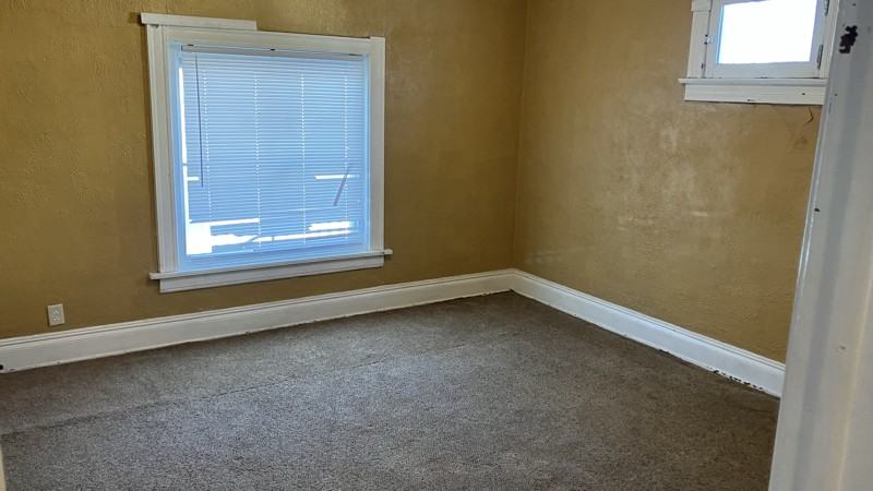 1970 N Ontario St - Photo 3 of 10