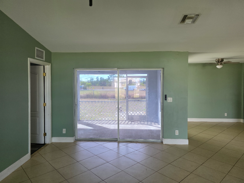 4124 Ne 15th Ave - Photo 3 of 6