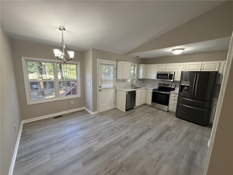 8111 Oak Arbor Rd - Photo 5 of 15