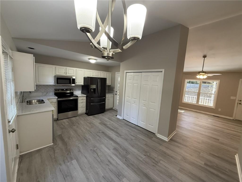 8111 Oak Arbor Rd - Photo 6 of 15