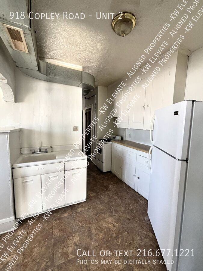 918 Copley Rd #2 - Photo 2 of 11