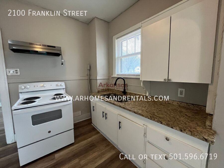 2100 Franklin St - Photo 5 of 12