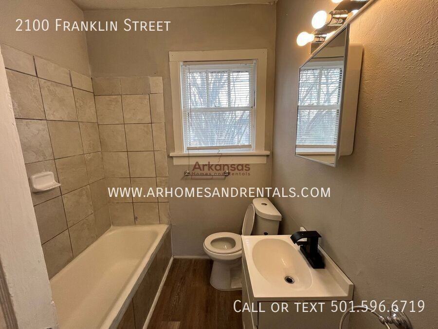 2100 Franklin St - Photo 7 of 12