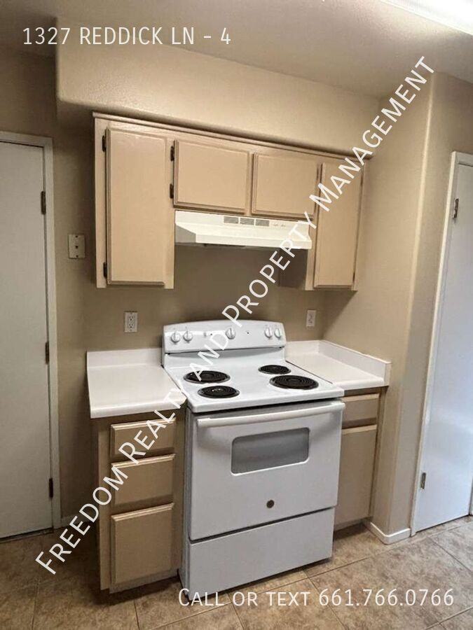 1327 Reddick Ln #4 - Photo 5 of 11